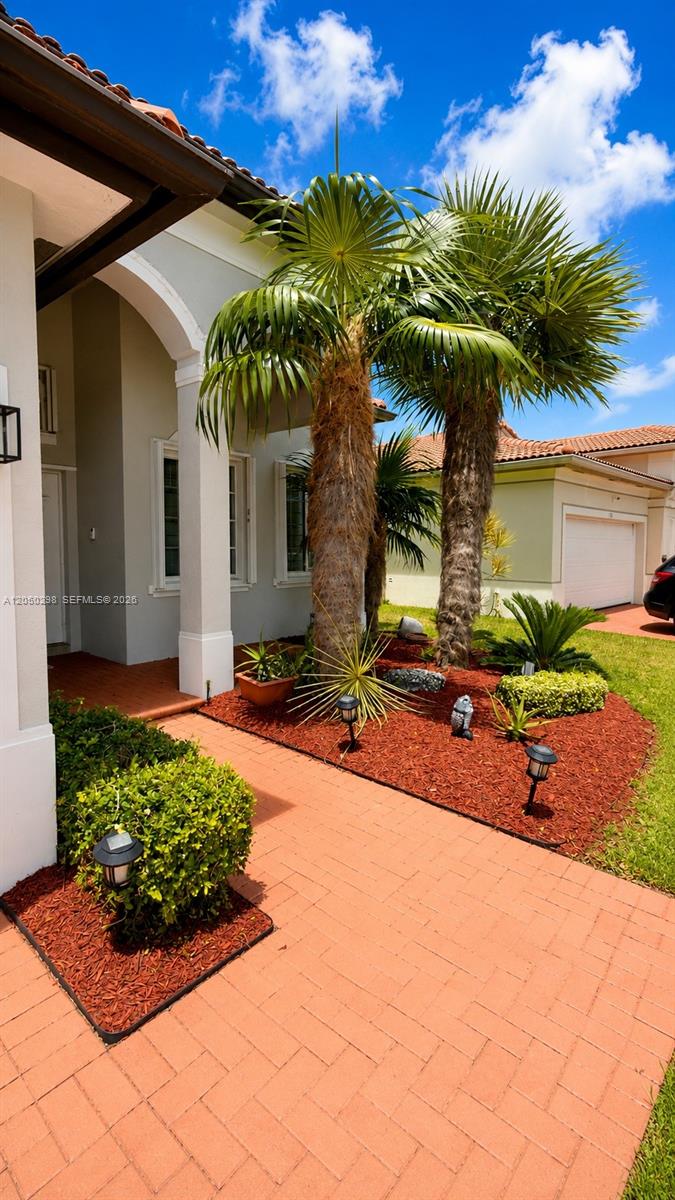 2116 Ne 38th Road Property Photo 2