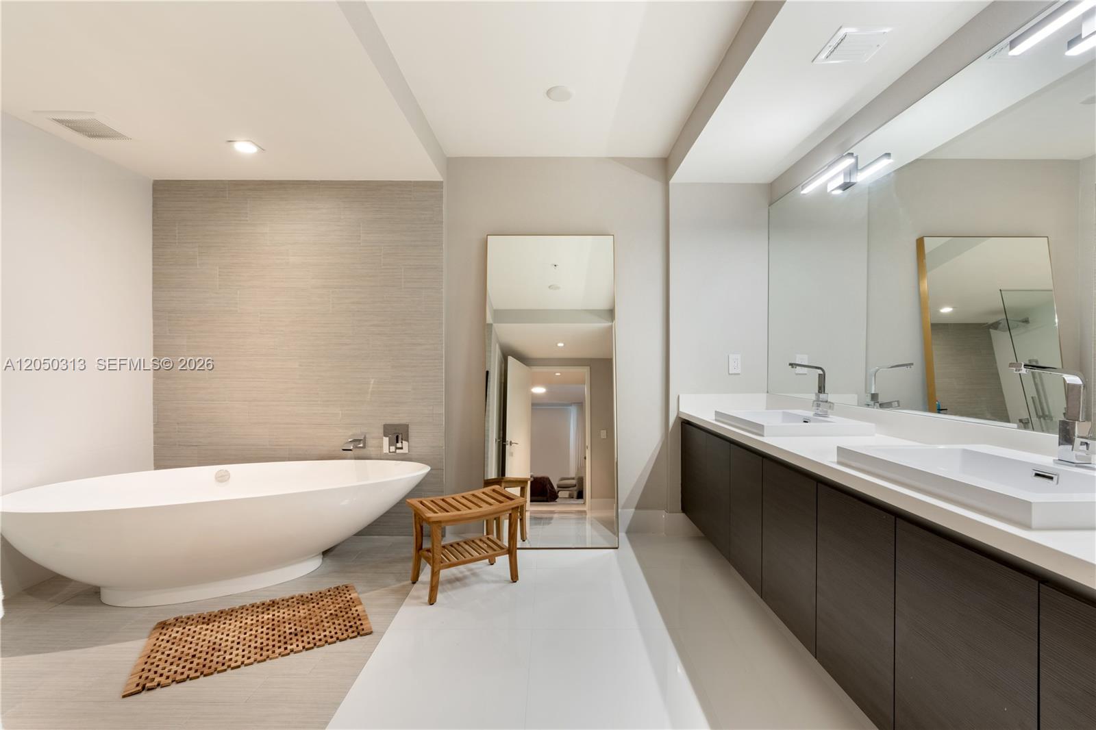 330 Sunny Isles Boulevard 5-1404 Property Photo 26