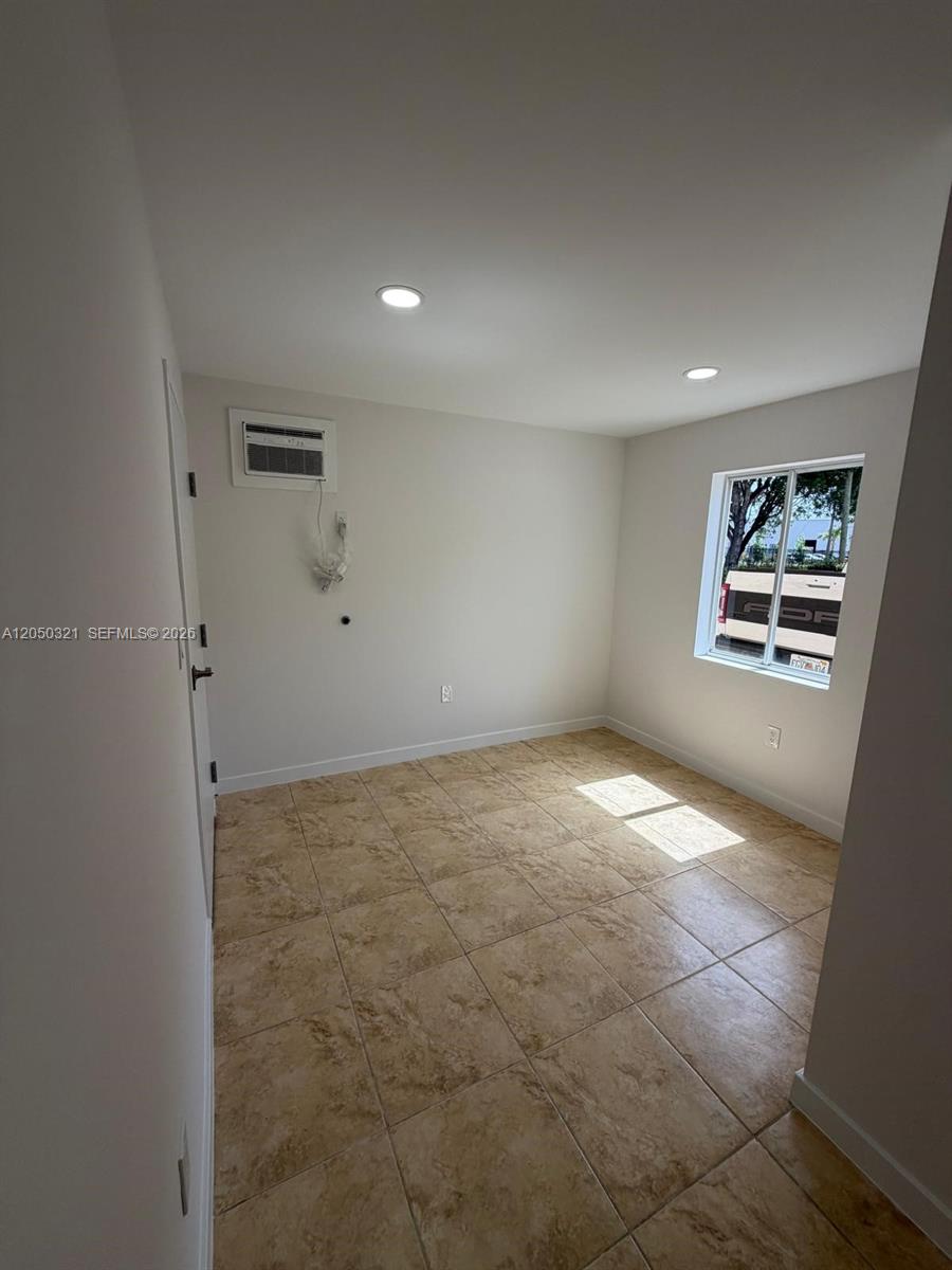 A12050321 Property Photo 8