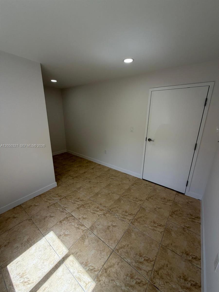 A12050321 Property Photo 9