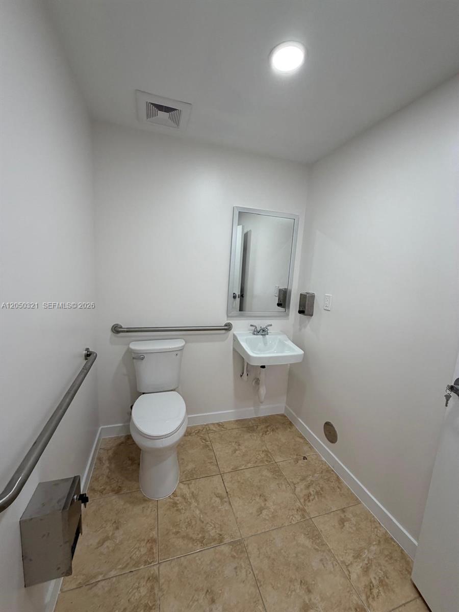 A12050321 Property Photo 10