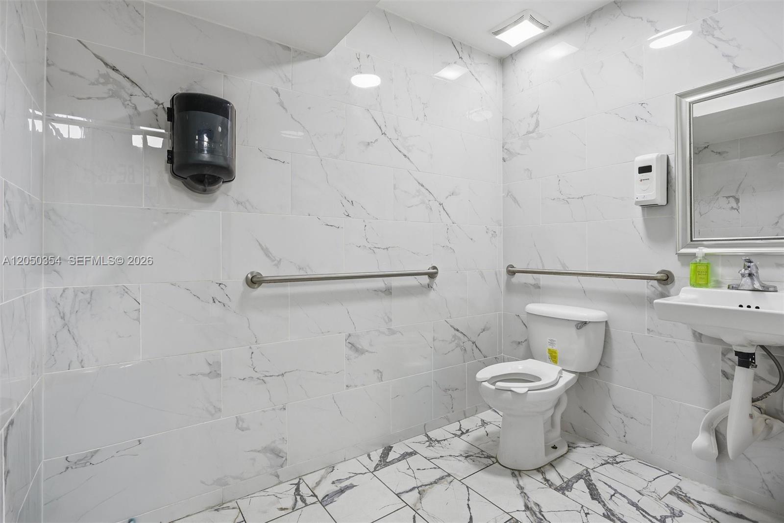 A12050354 Property Photo 6