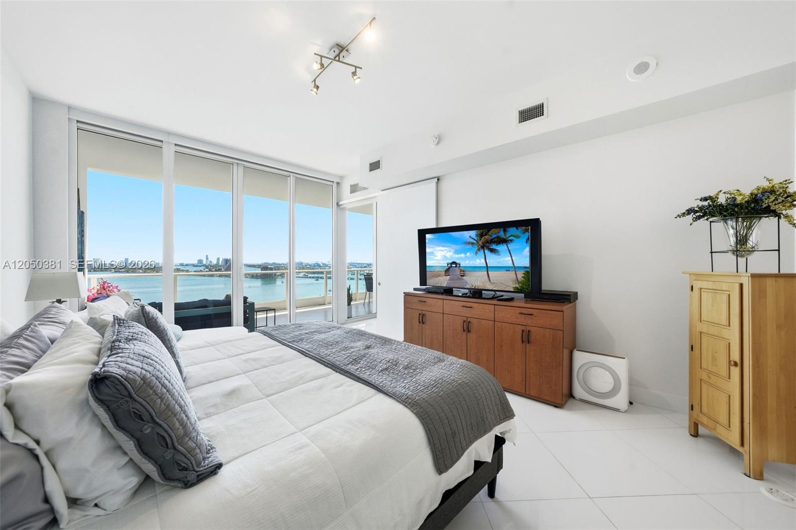 2020 N Bayshore Drive 1908 Property Photo 12
