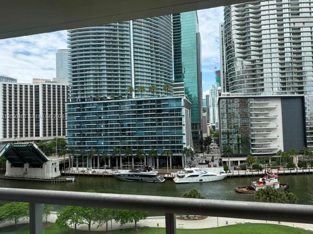 475 Brickell Avenue 1012 Property Photo 2