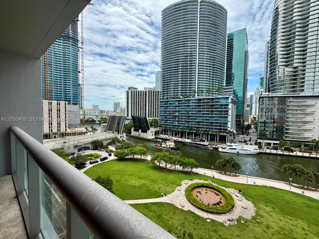 475 Brickell Avenue 1012 Property Photo 3
