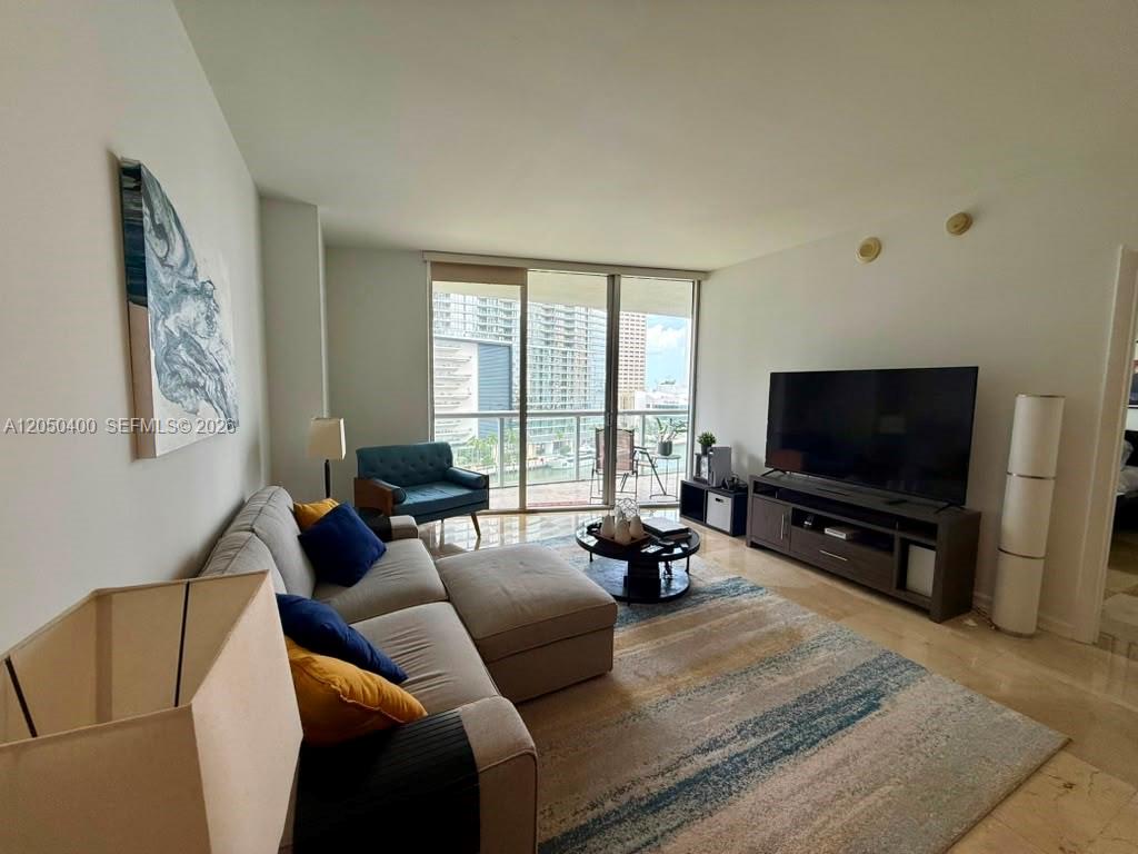 475 Brickell Avenue 1012 Property Photo 4