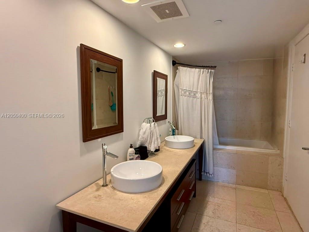 475 Brickell Avenue 1012 Property Photo 6