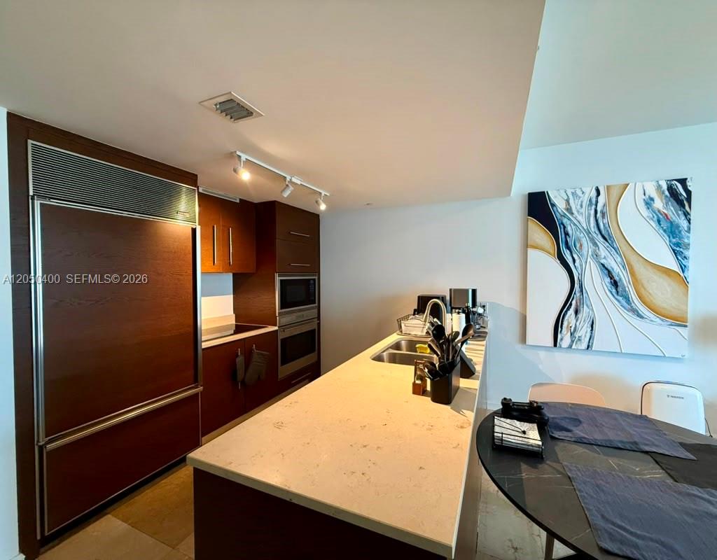 475 Brickell Avenue 1012 Property Photo 8