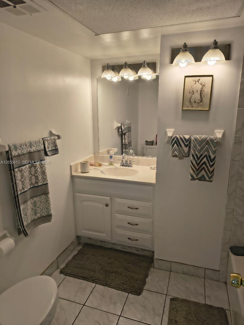 3105 Oakland Shores J 207 Property Photo 1