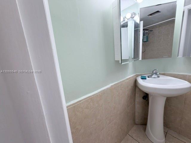A12050546 Property Photo 18