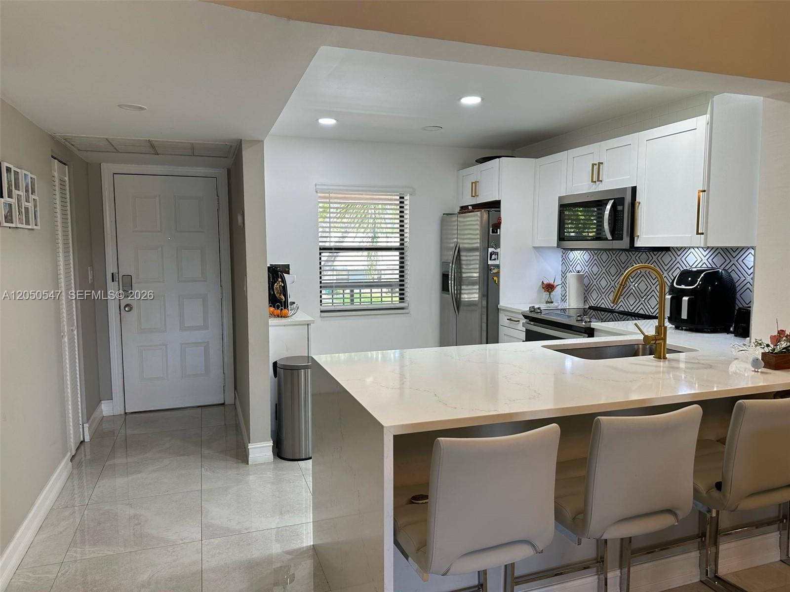 A12050547 Property Photo 2