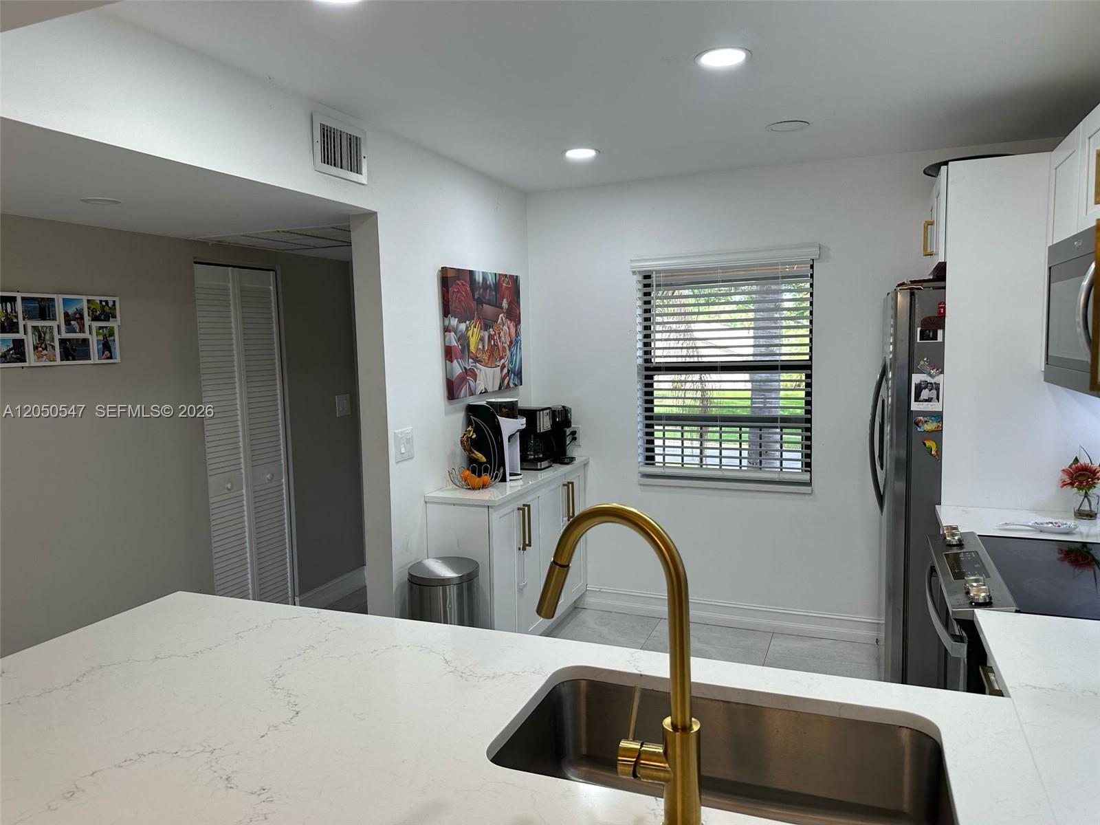 A12050547 Property Photo 7