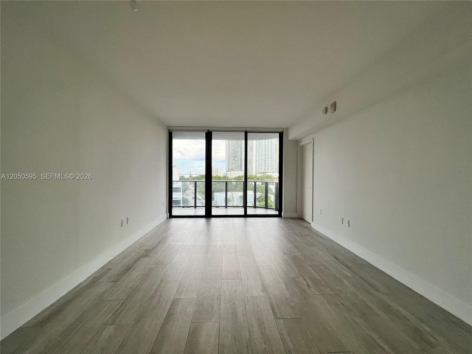 121 Ne 34th Street L505 Property Photo 5