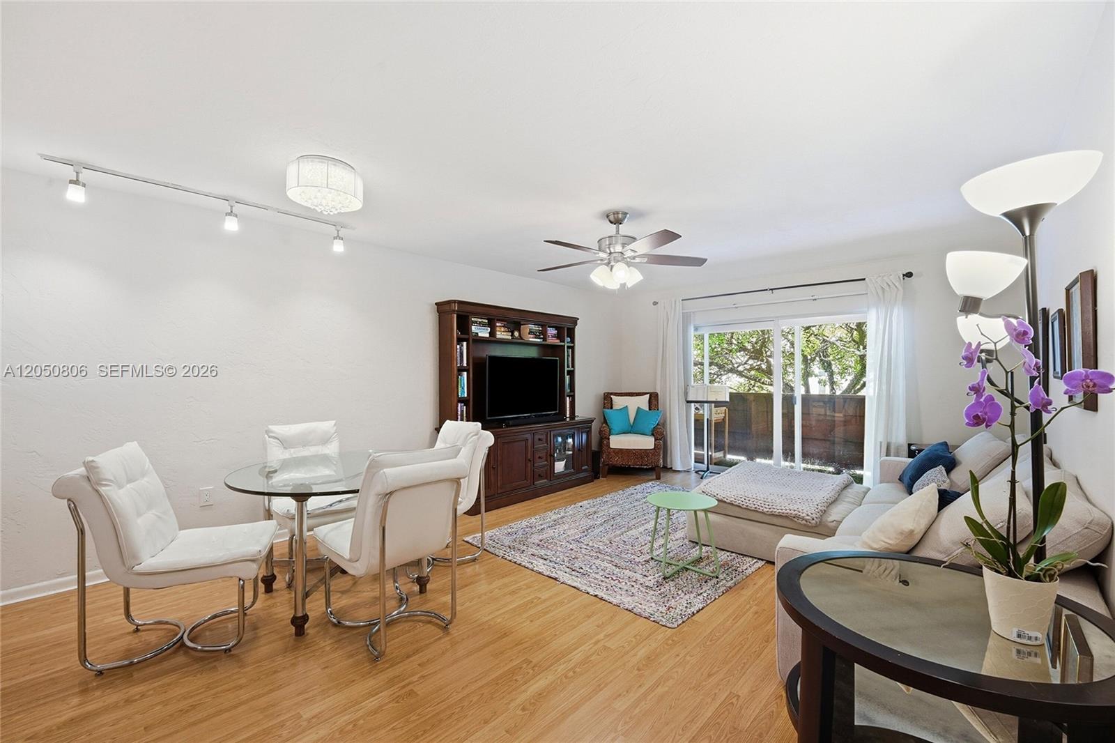 1205 Mariposa Avenue 403 Property Photo 1