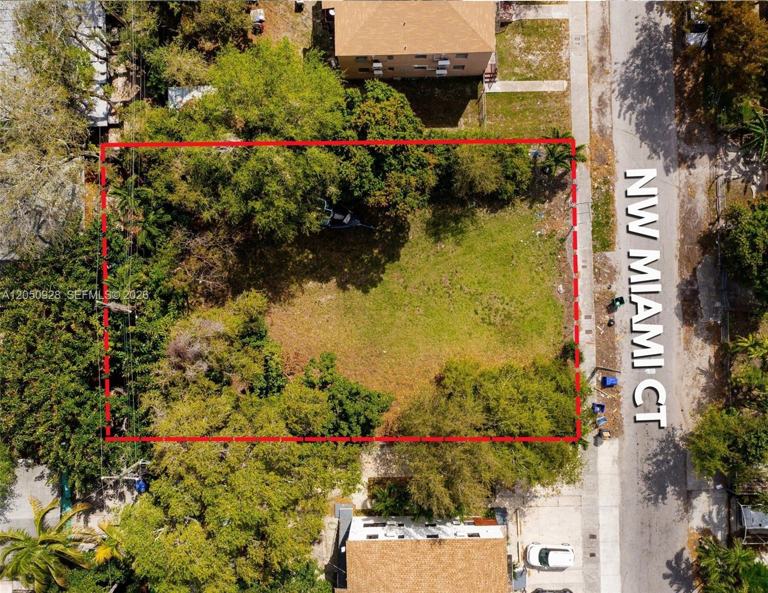 5527 Nw Miami Court Property Photo 2