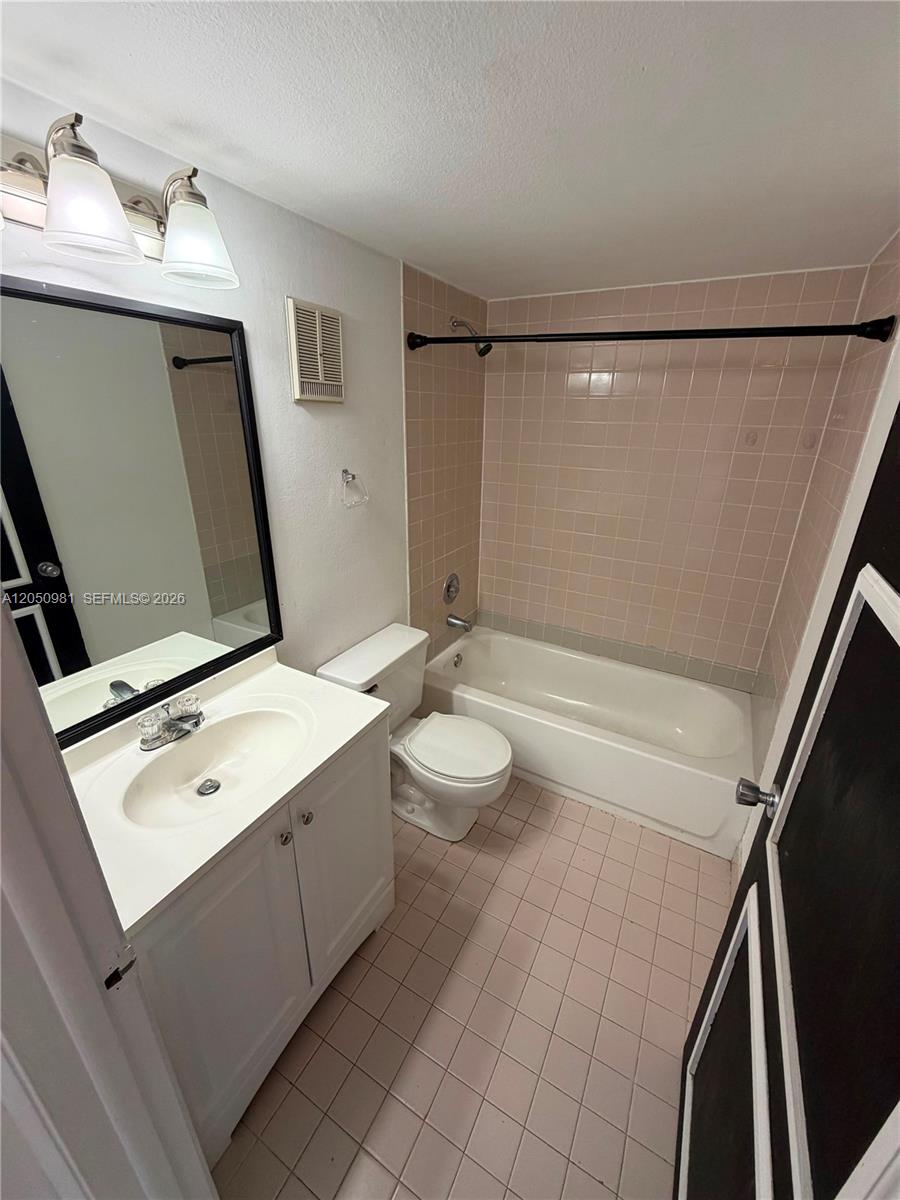 8200 Sw 210th Street 303 Property Photo 7