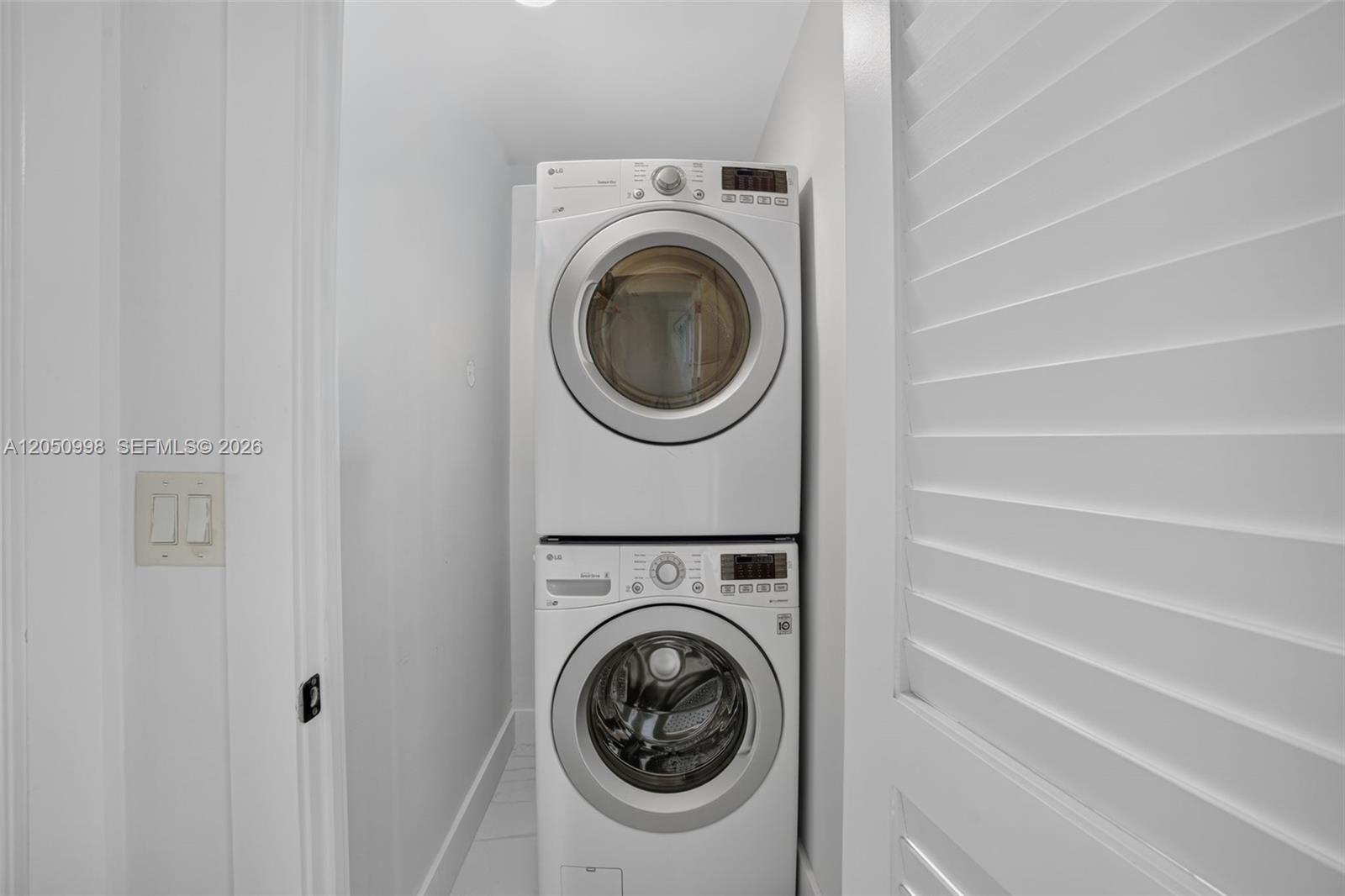 6039 Collins Avenue 1624 Property Photo 15