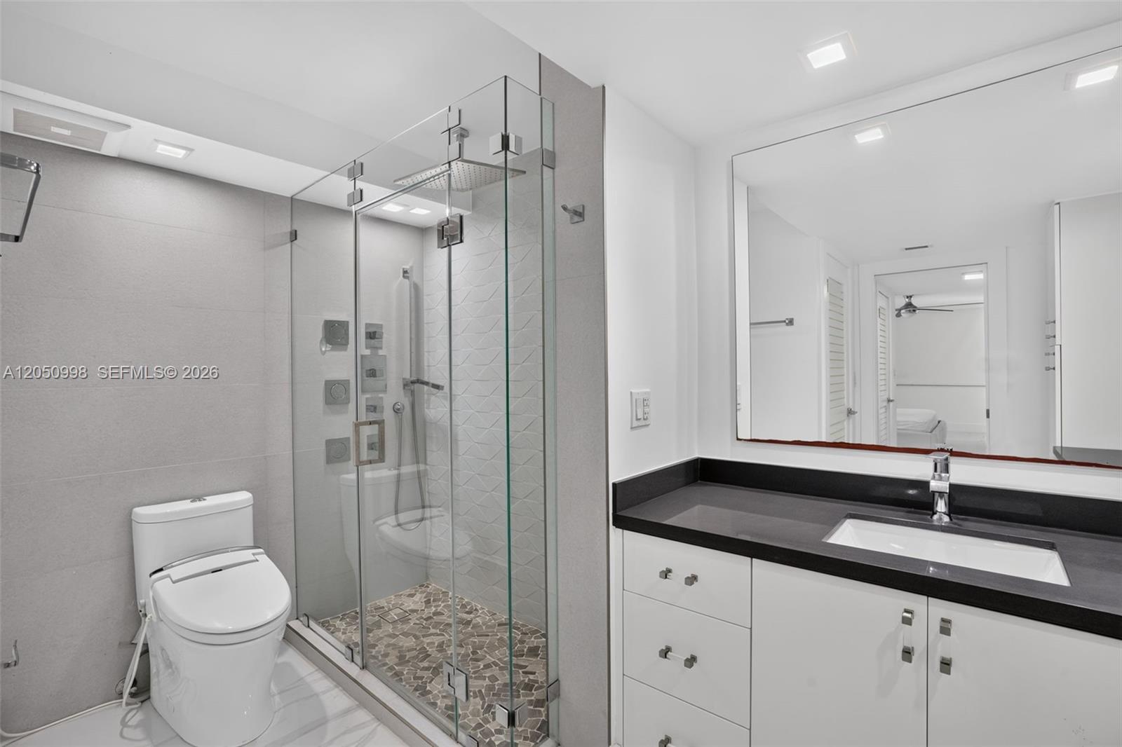 6039 Collins Avenue 1624 Property Photo 16