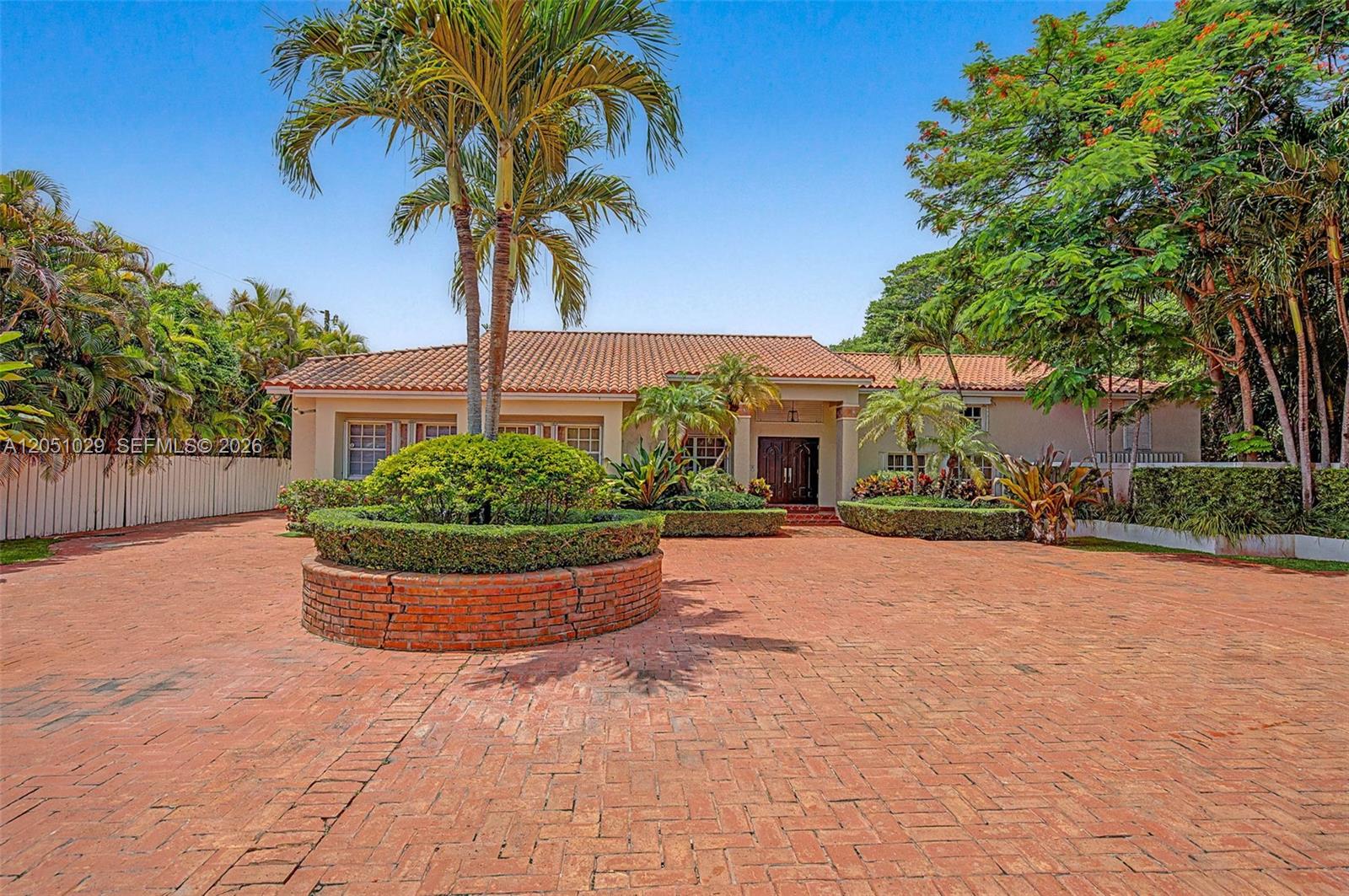 7030 Sunset Drive Property Photo 8