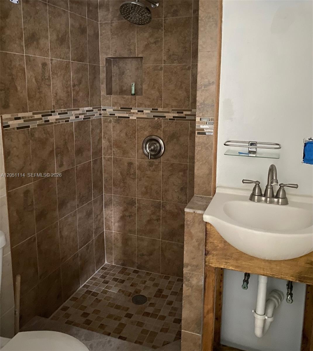 A12051114 Property Photo 9