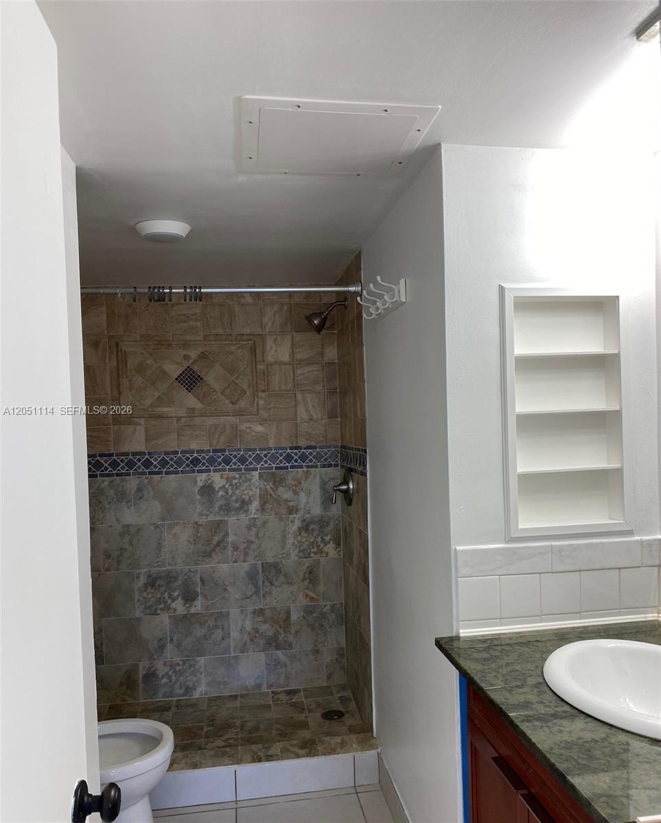 A12051114 Property Photo 10