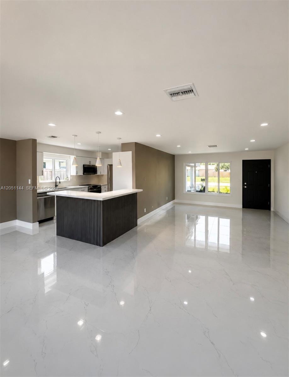 3430 Sw 17th Street Property Photo 4