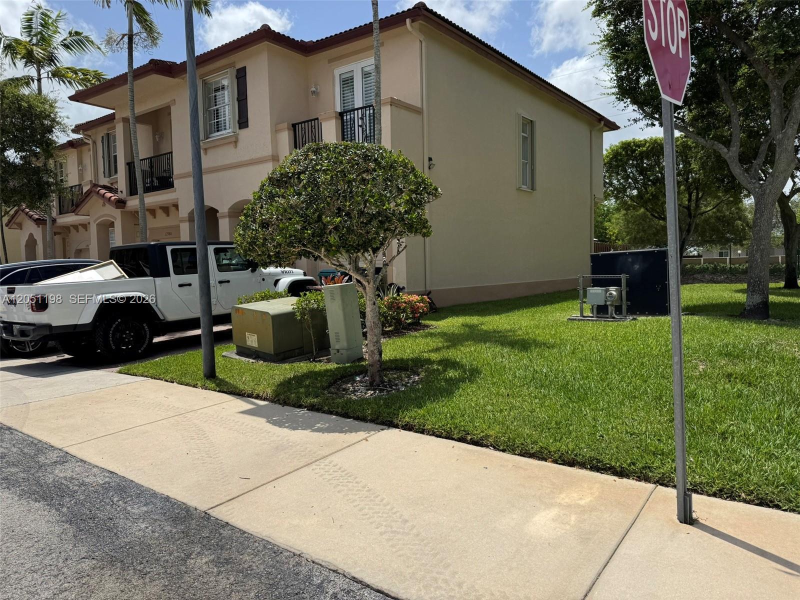 A12051198 Property Photo 2