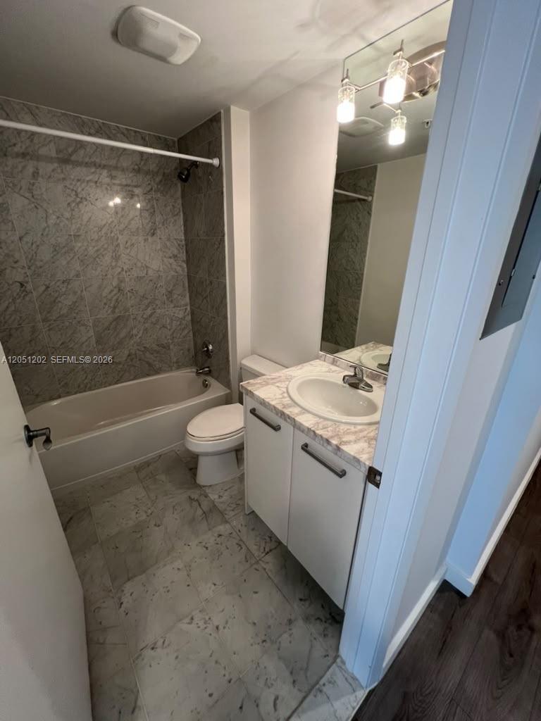 253 Ne 2nd Street 1202 Property Photo 8
