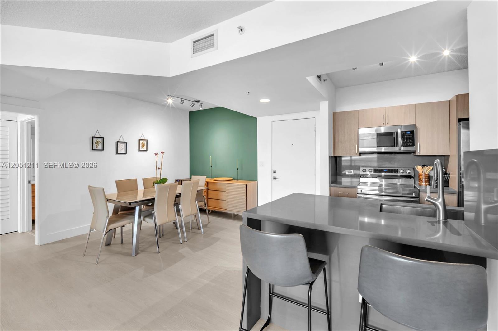 18800 Ne 29th Avenue 517 (fully Renovated) Property Photo 4