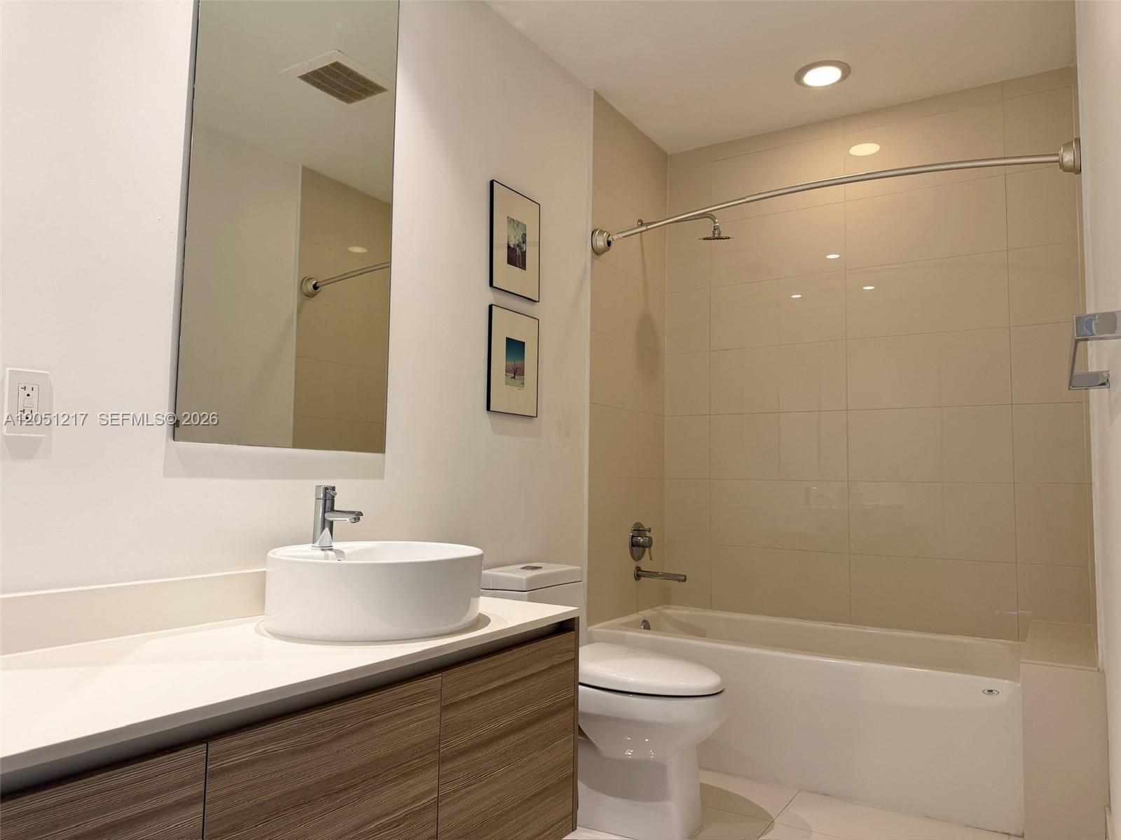 121 Ne 34th Street L605 Property Photo 14