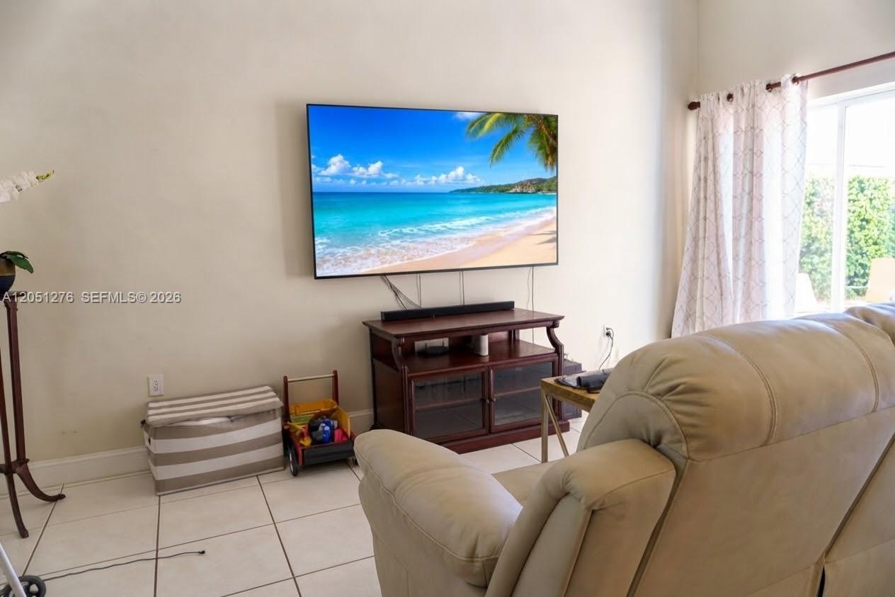 A12051276 Property Photo 33