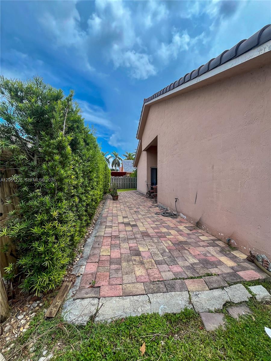 A12051276 Property Photo 38