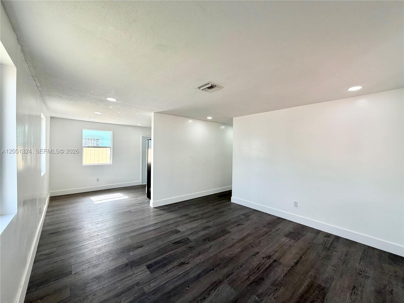 685 Se Park Drive Property Photo 9