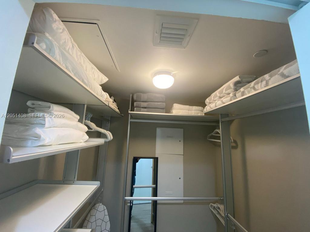 951 Brickell Avenue 1706 Property Photo 9
