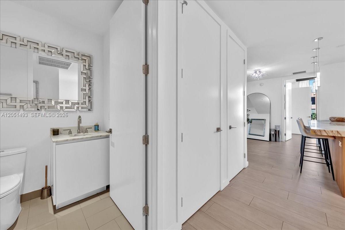 2831 S Bayshore Drive 501 Property Photo 2