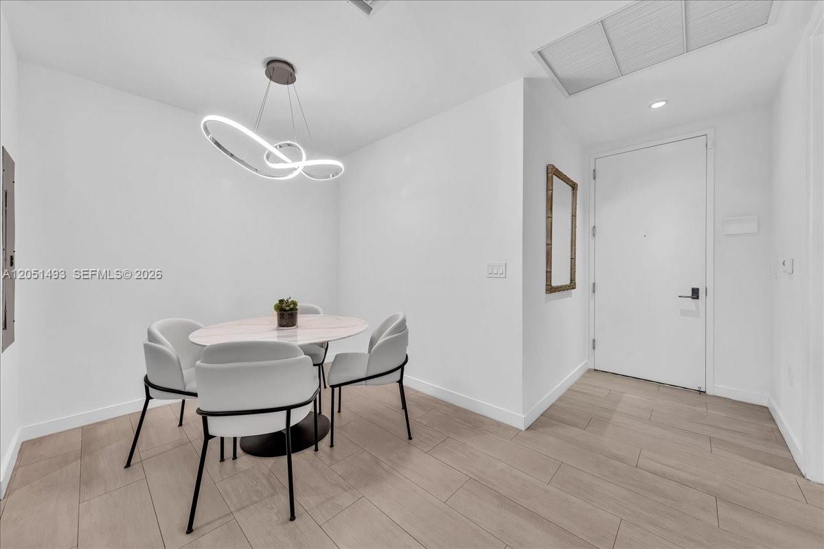 2831 S Bayshore Drive 501 Property Photo 6