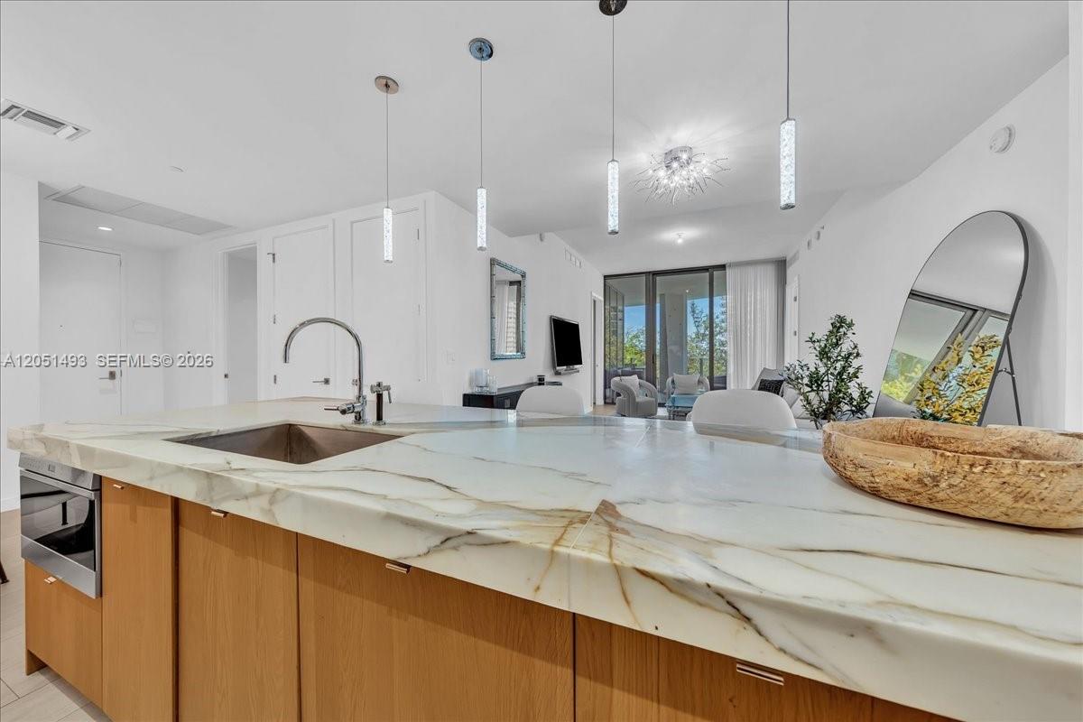 2831 S Bayshore Drive 501 Property Photo 12