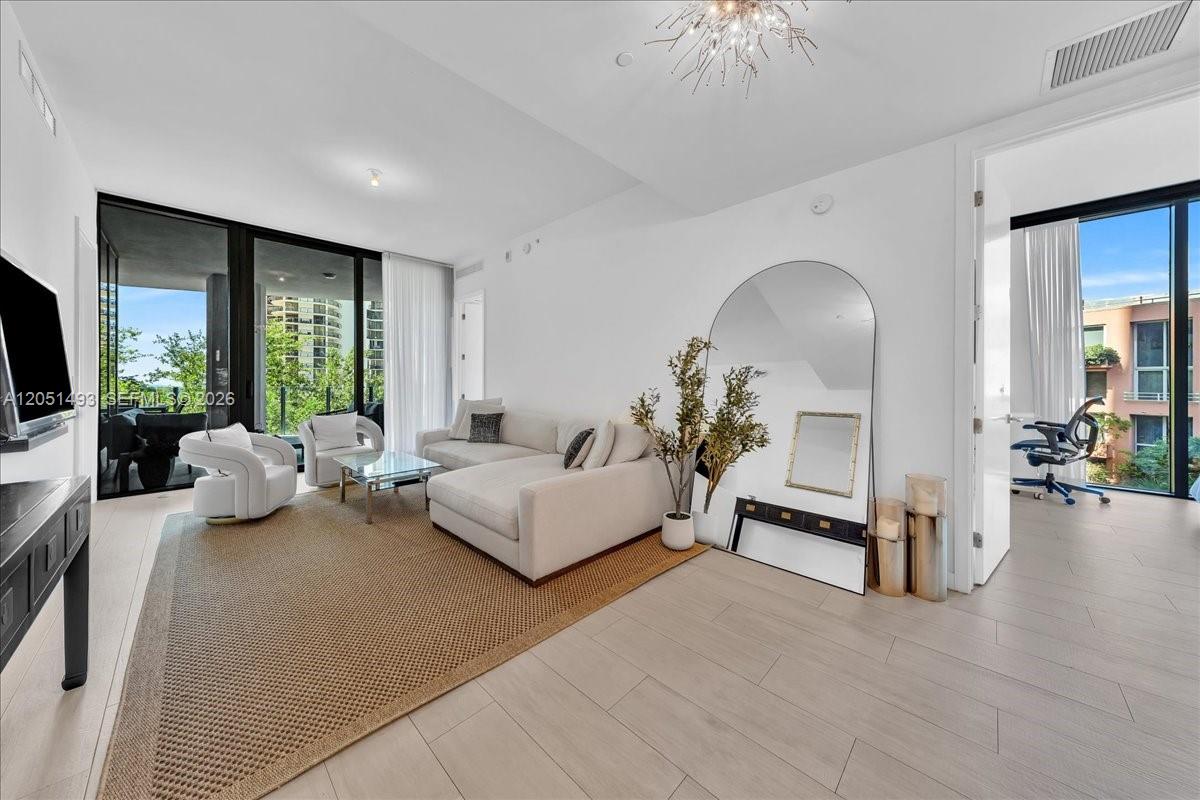 2831 S Bayshore Drive 501 Property Photo 14