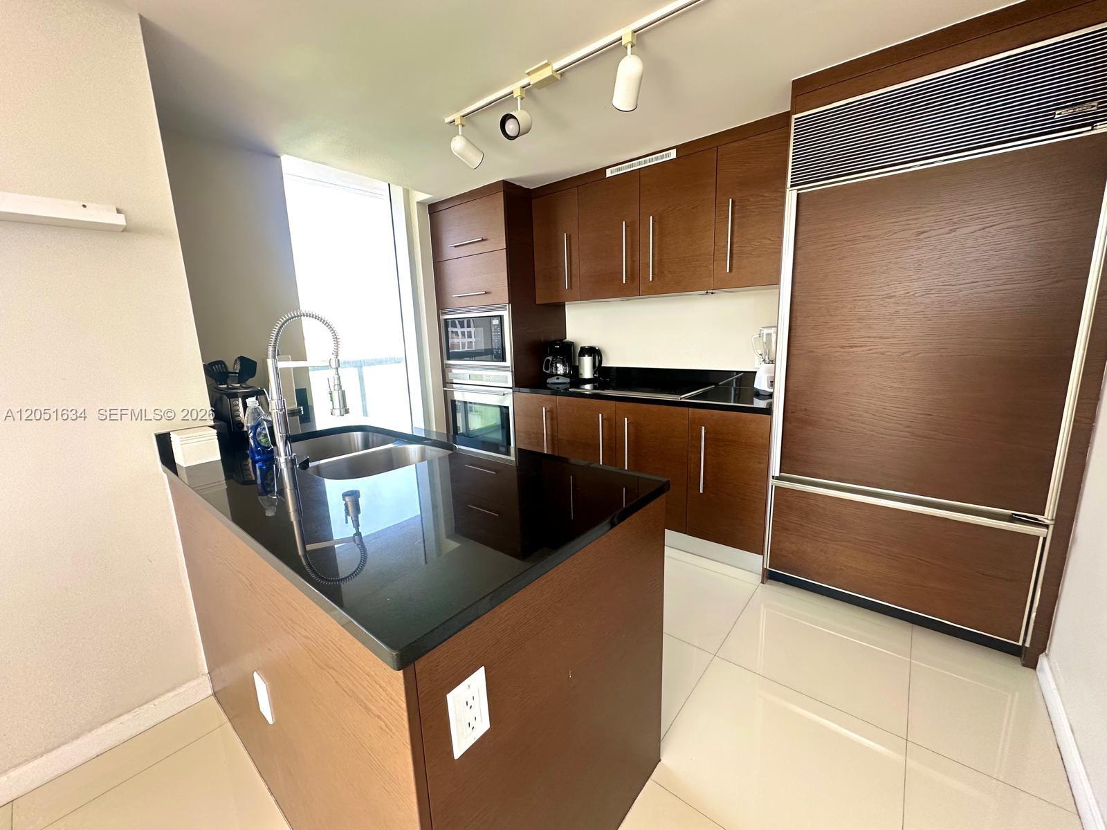 485 Brickell Avenue 4408 Property Photo 6