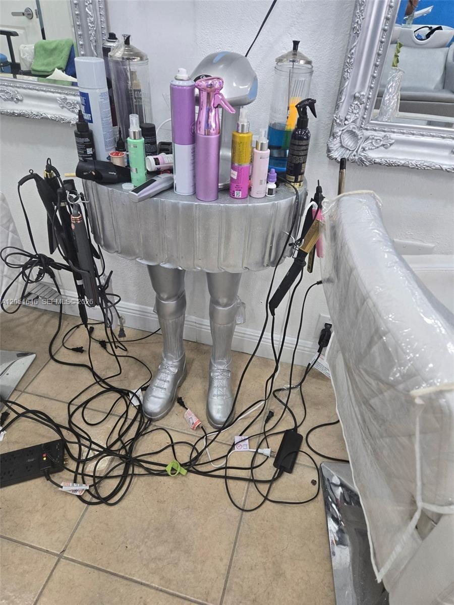 Full Service Beauty Salon Full Service Beauty Salon Prime Locati Property Photo 5