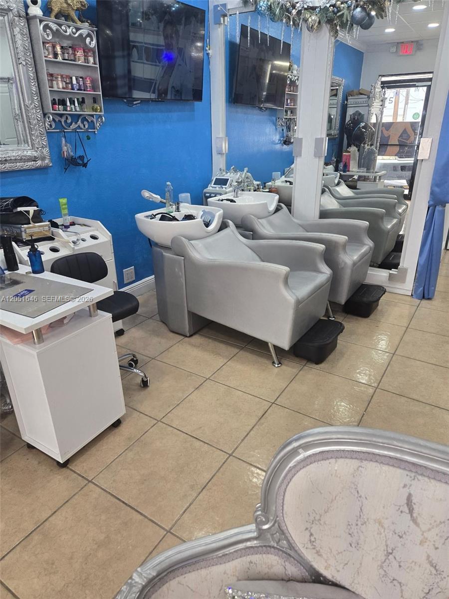 Full Service Beauty Salon Full Service Beauty Salon Prime Locati Property Photo 8