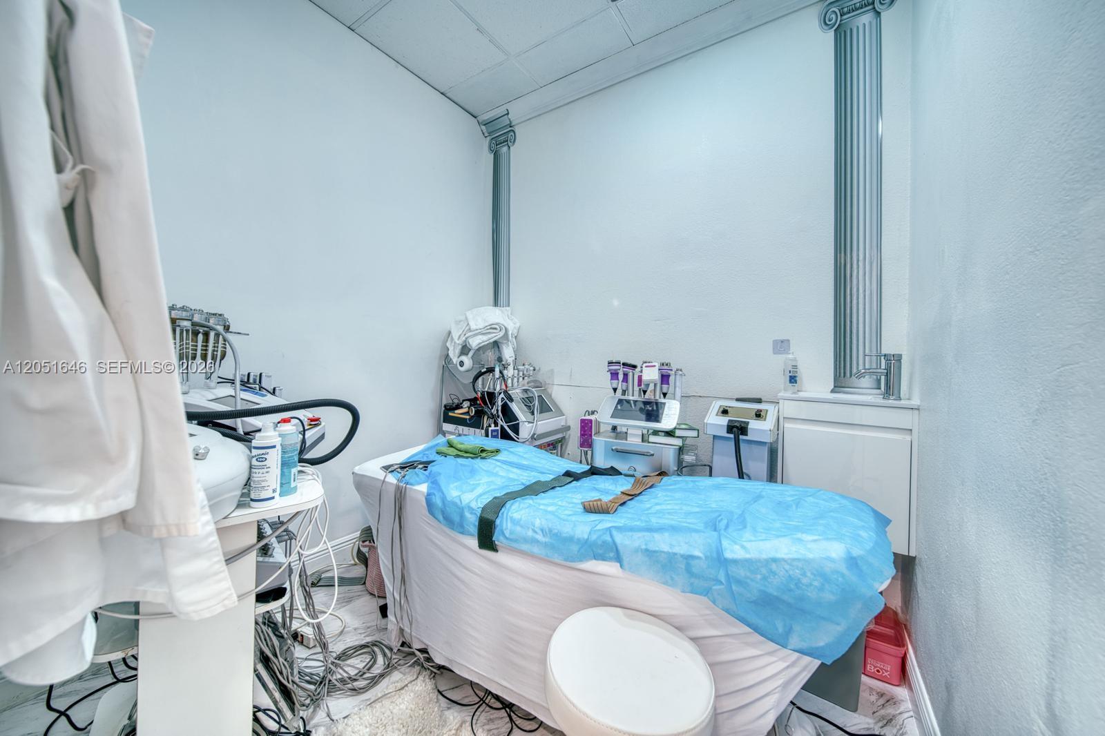 Full Service Beauty Salon Full Service Beauty Salon Prime Locati Property Photo 11