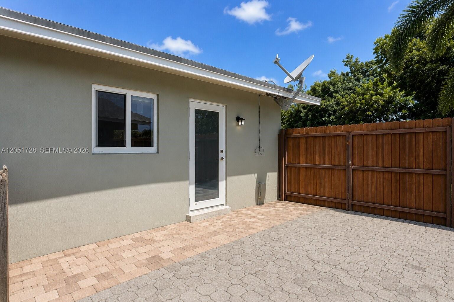 700 Ne 25th Street A Property Photo 6
