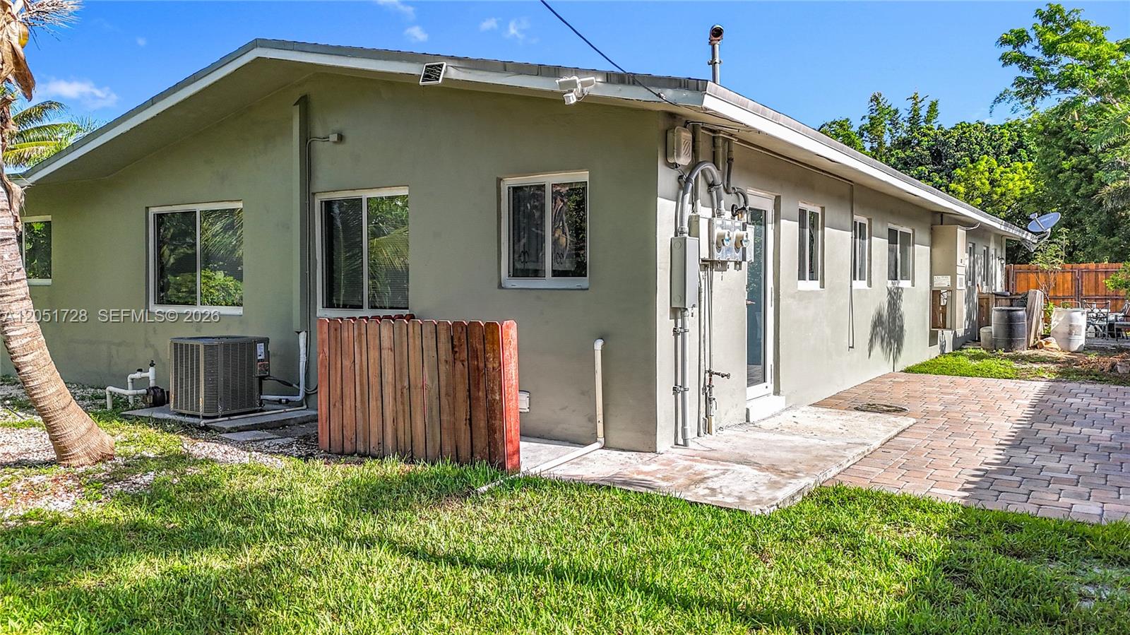700 Ne 25th Street A Property Photo 17