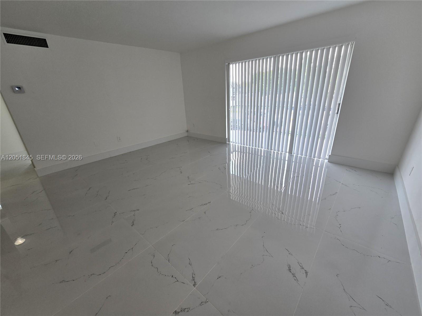 10375 N Kendall Drive J7 Property Photo 7