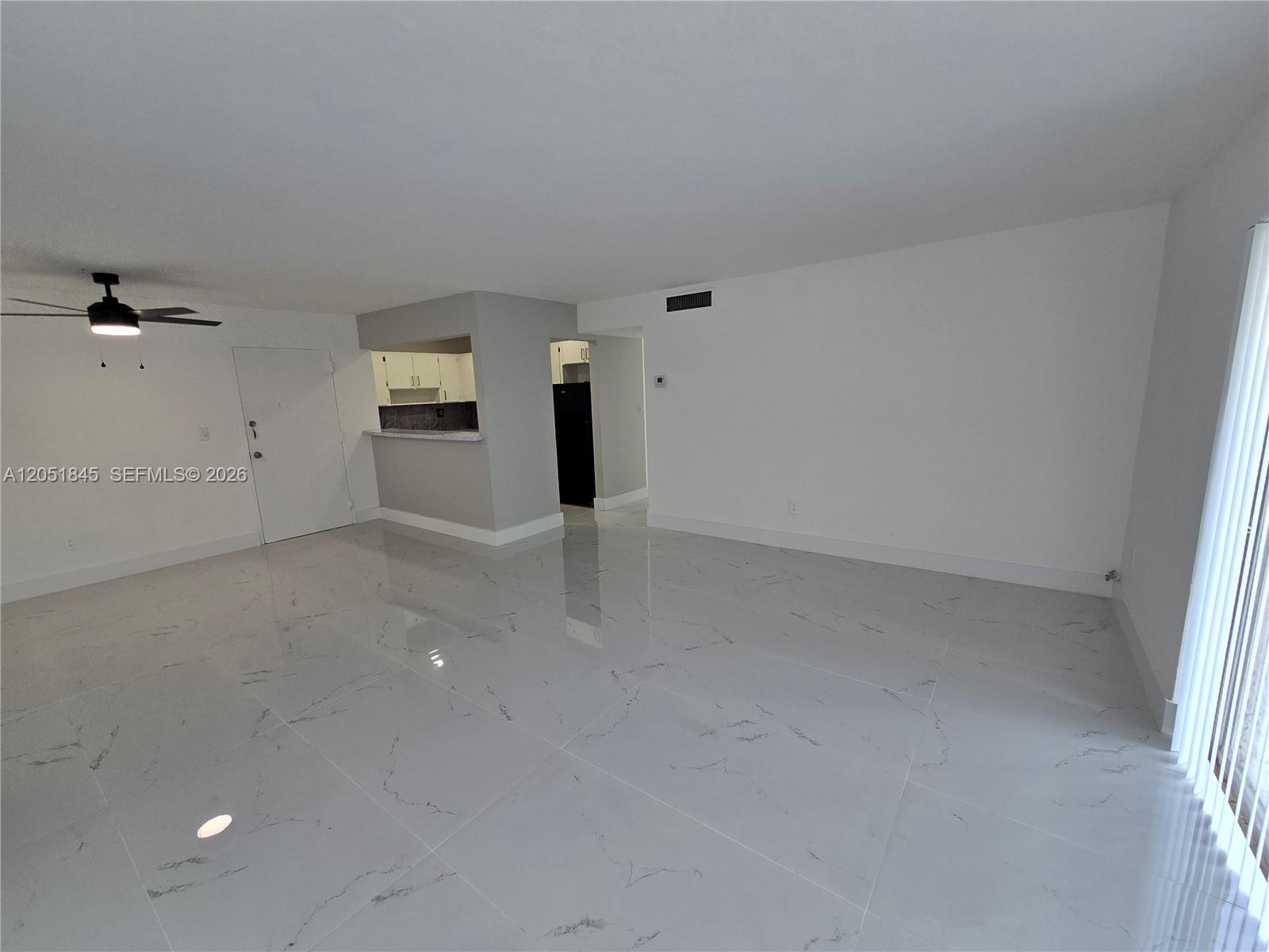10375 N Kendall Drive J7 Property Photo 8