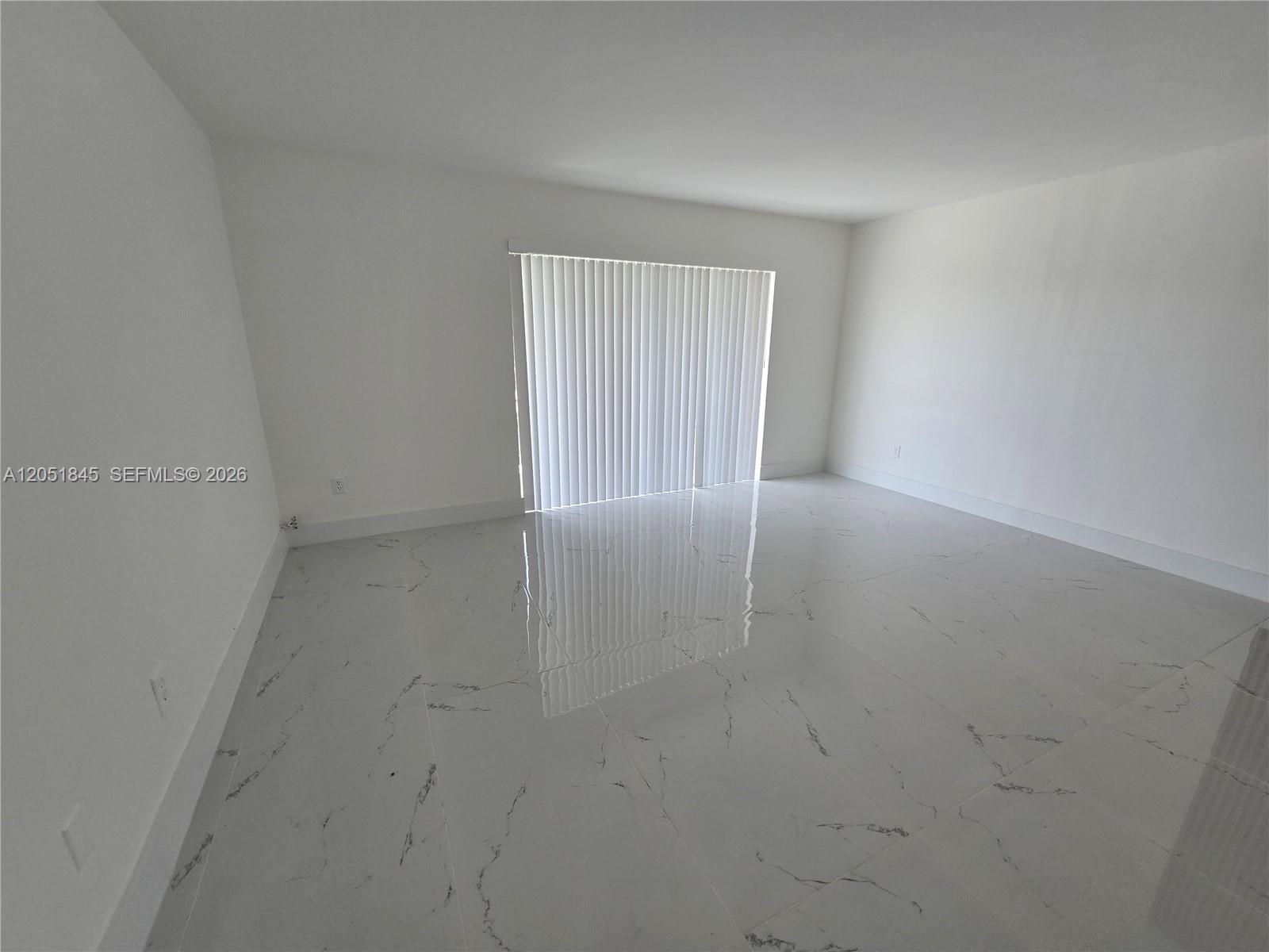 10375 N Kendall Drive J7 Property Photo 11