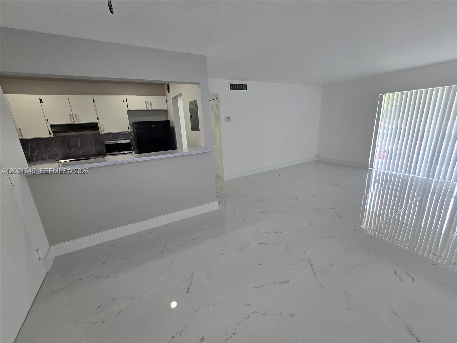 10375 N Kendall Drive J7 Property Photo 14