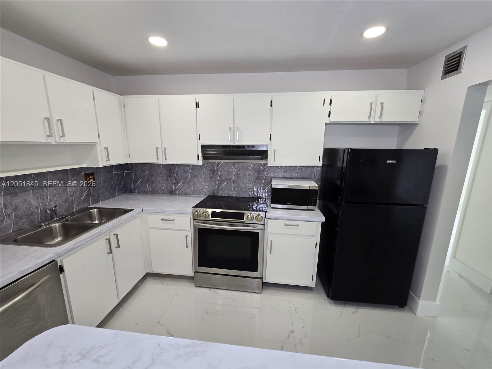 10375 N Kendall Drive J7 Property Photo 16
