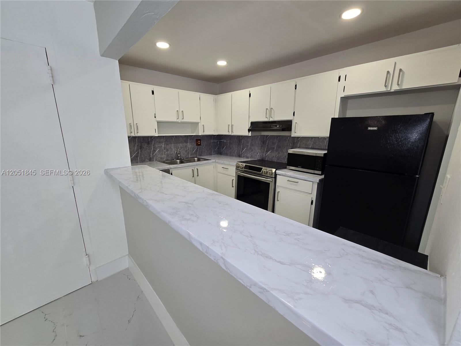 10375 N Kendall Drive J7 Property Photo 17
